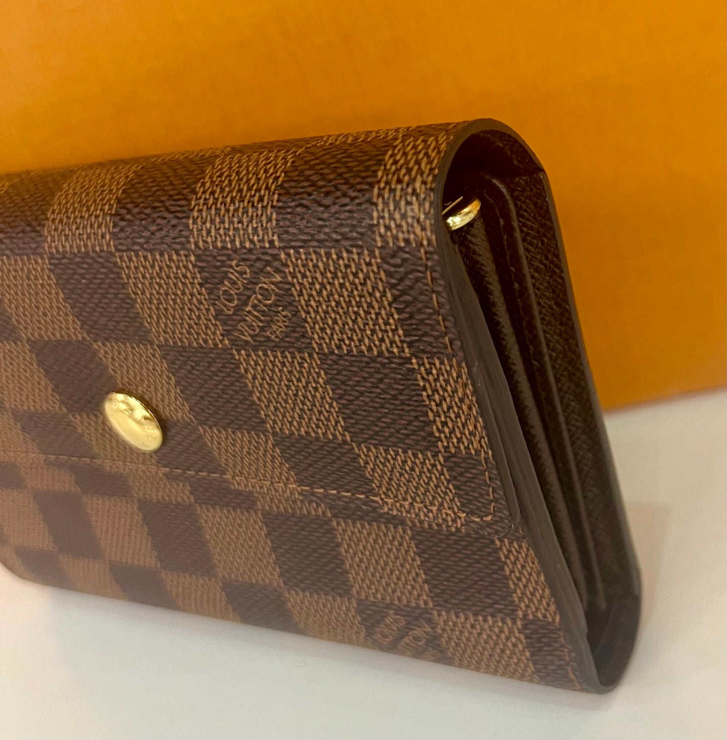 International Wallet Damier Ebene