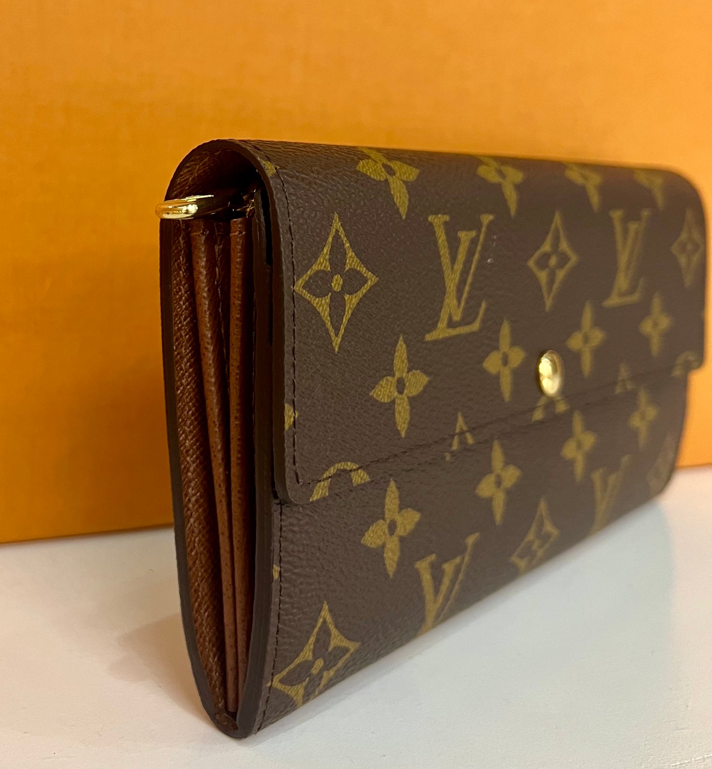 Sarah Wallet Monogram