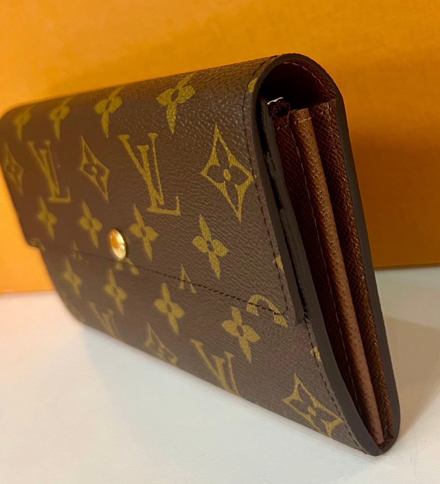 Sarah Wallet Monogram