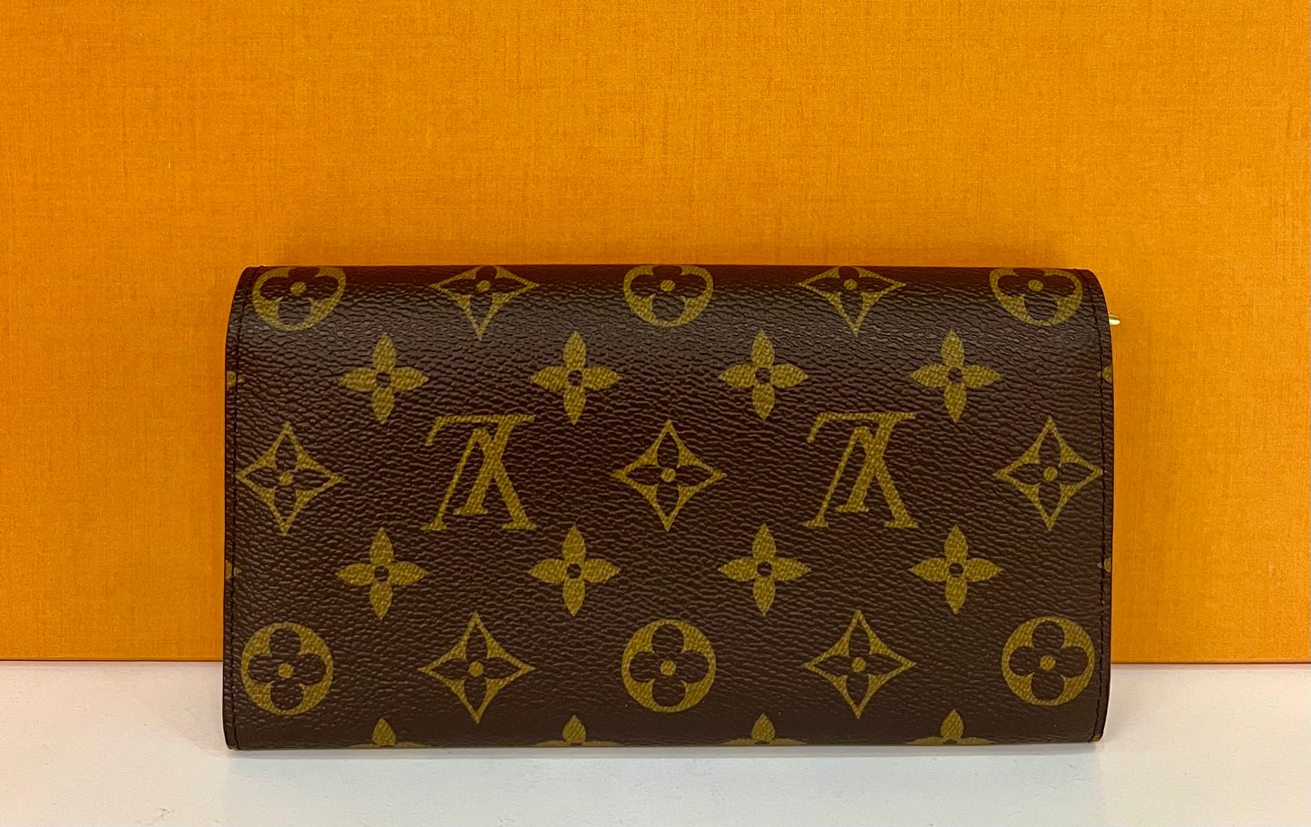 Sarah Wallet Monogram