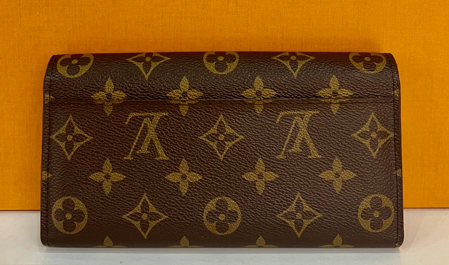 Sarah Wallet Monogram