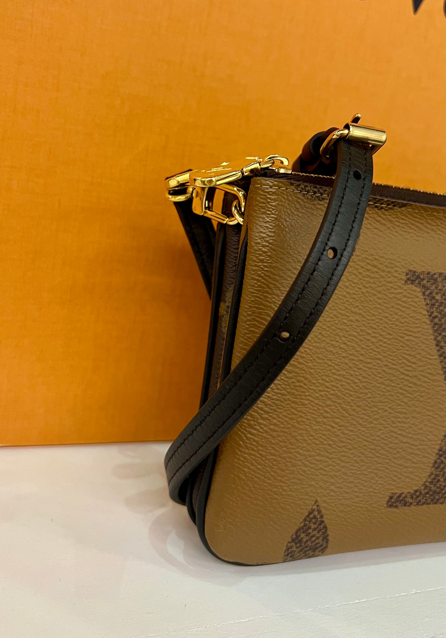 Large Logo Zippy Pochette