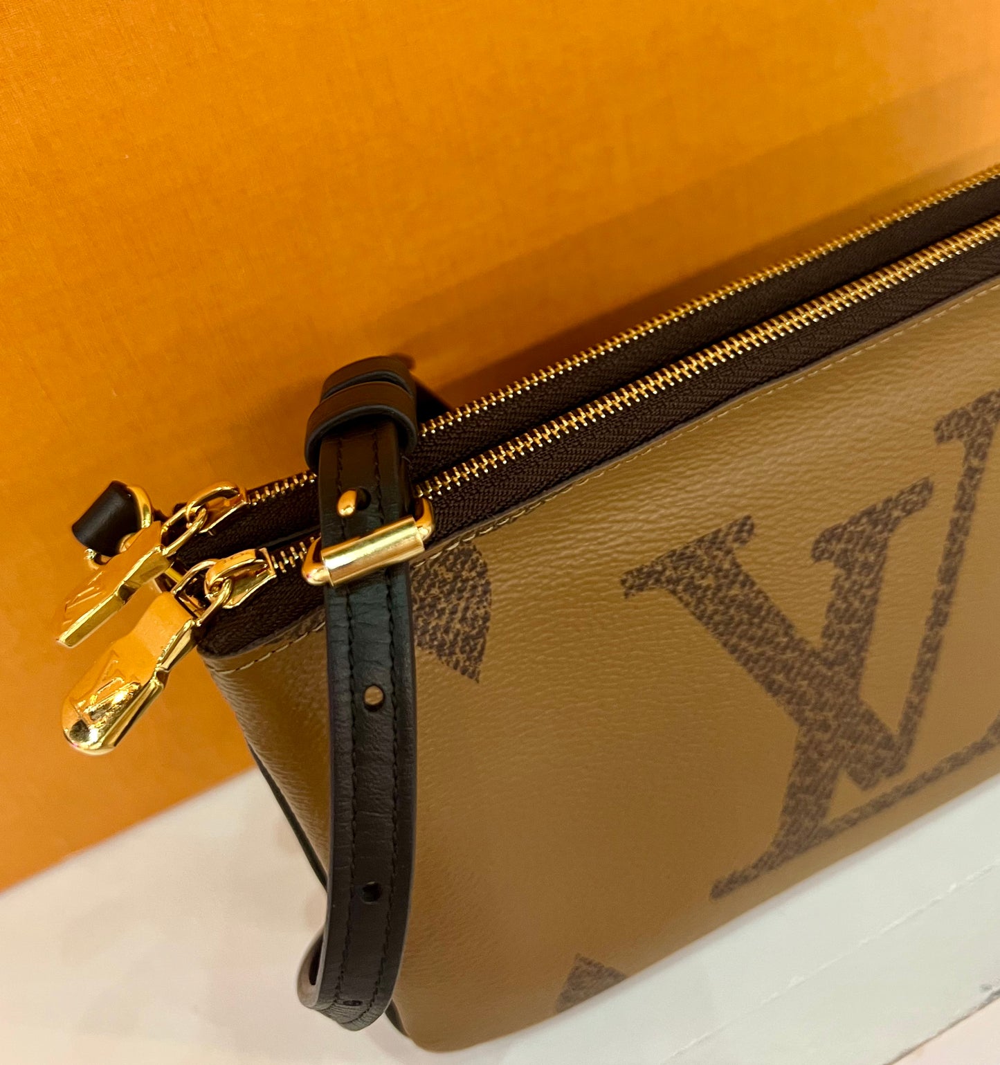 Large Logo Zippy Pochette