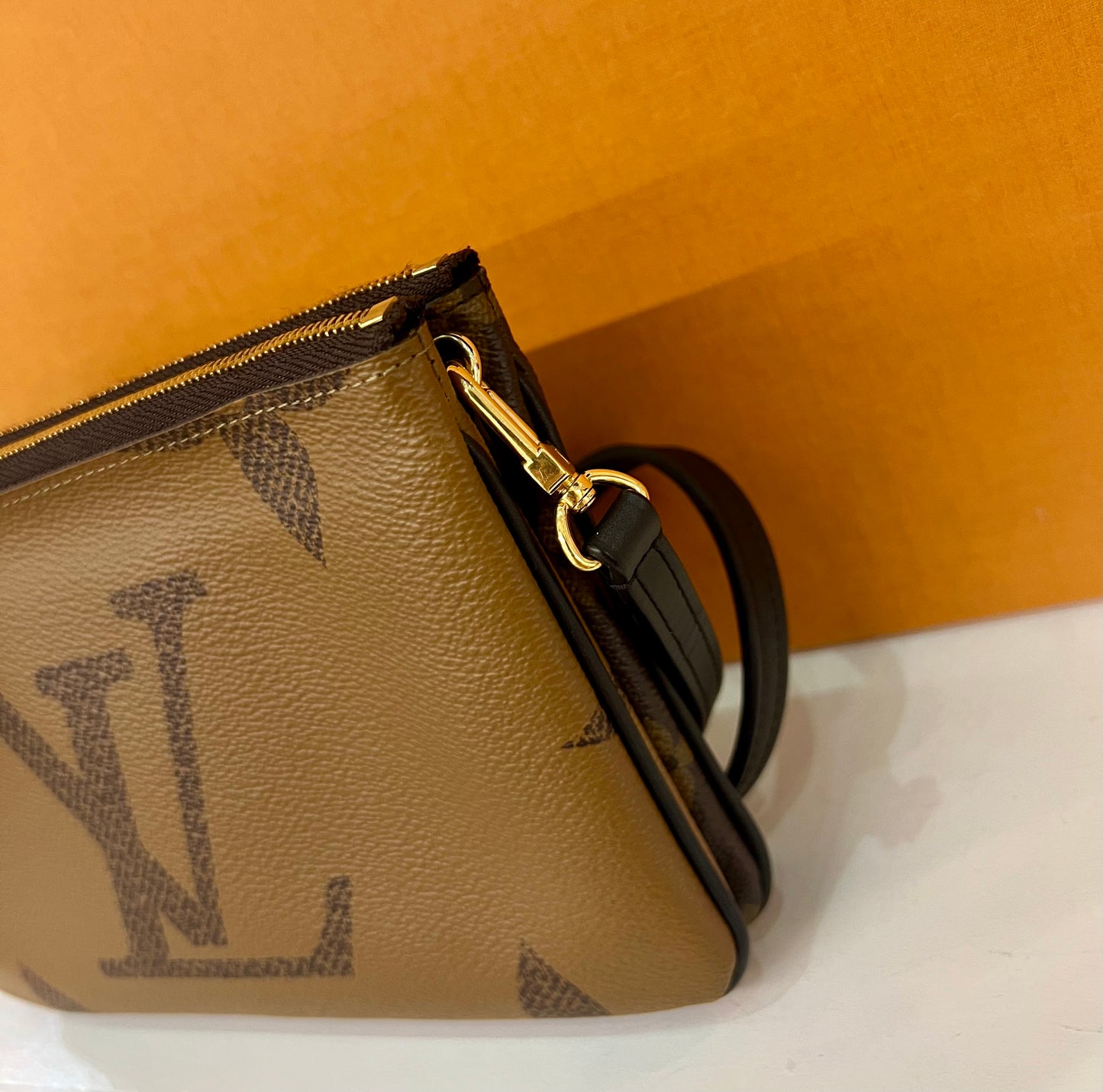 Large Logo Zippy Pochette